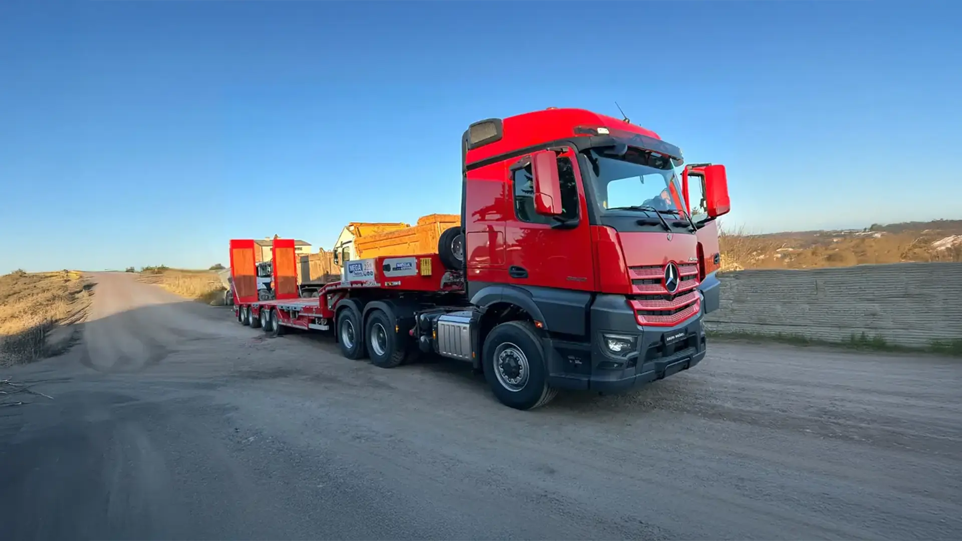 Actros 3353 z hydraulicznym napędem na przód – ciekawy ciągnik na polskie budowy